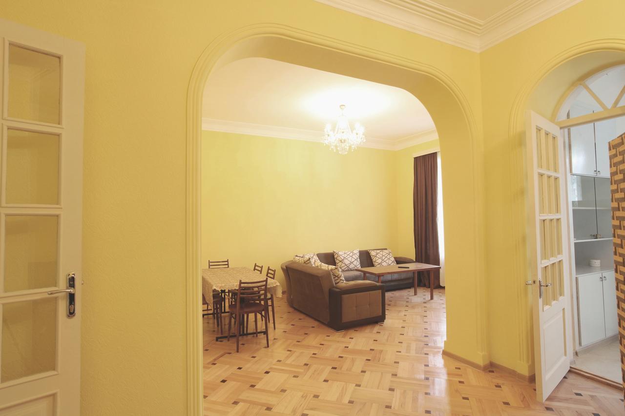 Apartment At Stalin House ティビリシ エクステリア 写真